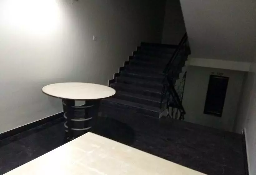 Hotelli Jk Rooms 122 Shaheen Lodging & Boarding