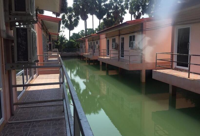 בית מלון כפרי Palm Payom Village Resort