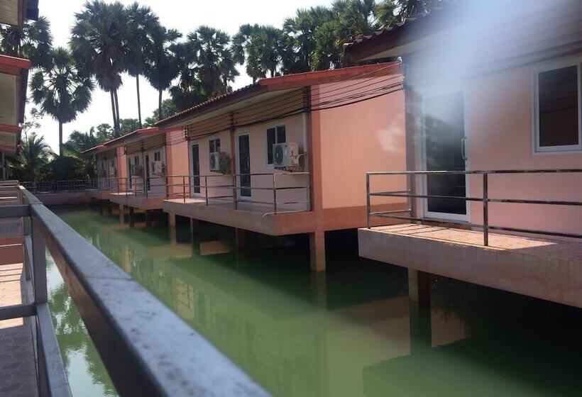 בית מלון כפרי Palm Payom Village Resort