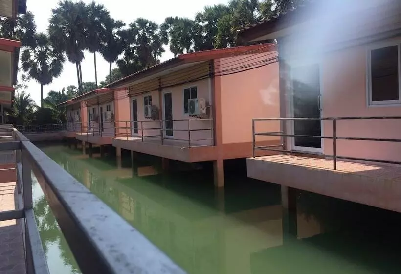 Hotelli Palm Payom Village Resort