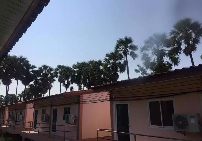 Hotelli Palm Payom Village Resort