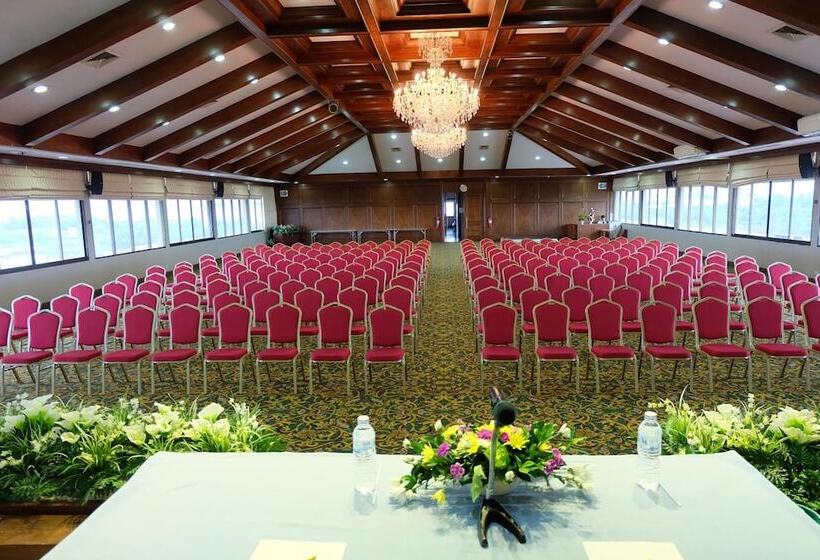 هتل Pinehurst Golf Club And