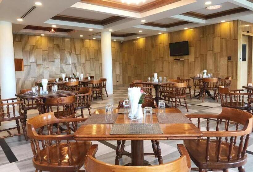 هتل Pinehurst Golf Club And