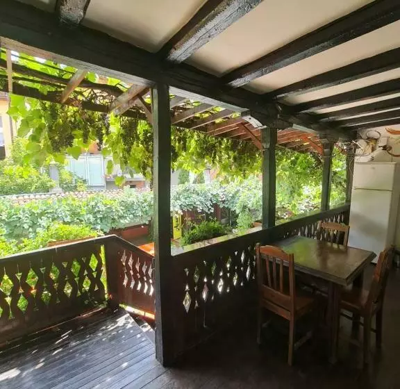 هتل стаи за гости The Old House