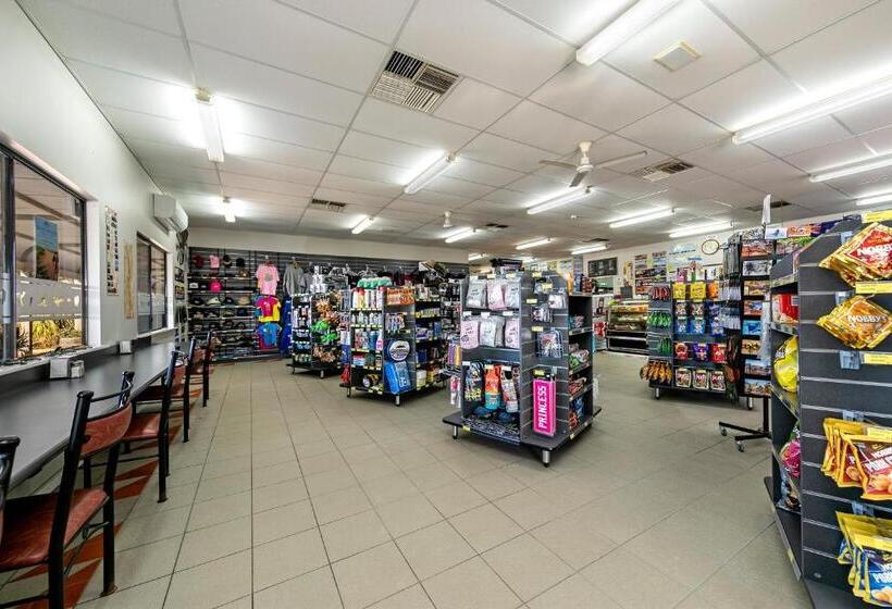 מוטל Border Village Roadhouse