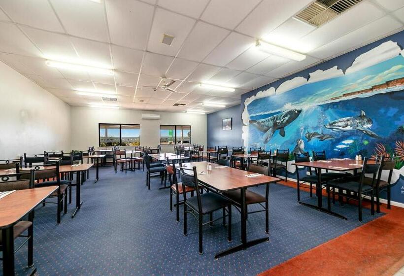 מוטל Border Village Roadhouse