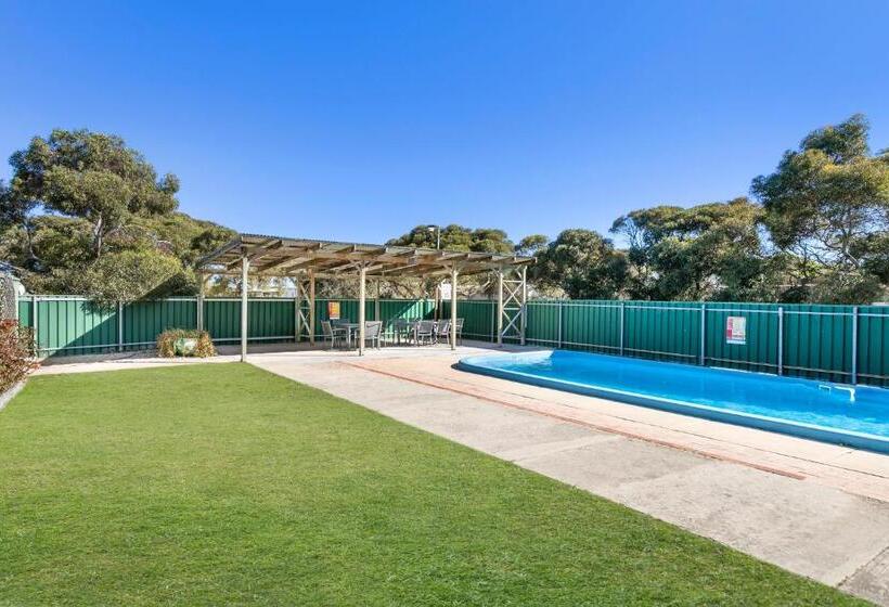 מוטל Border Village Roadhouse