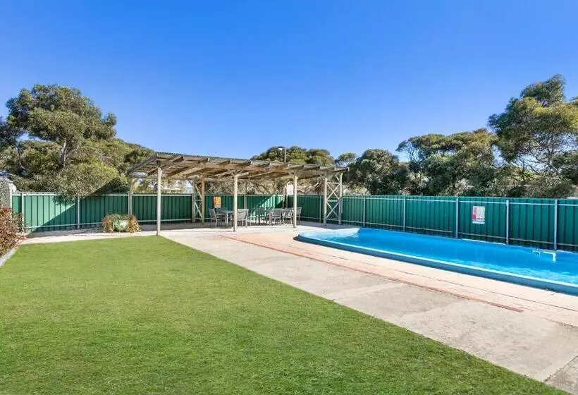 Motelli Border Village Roadhouse