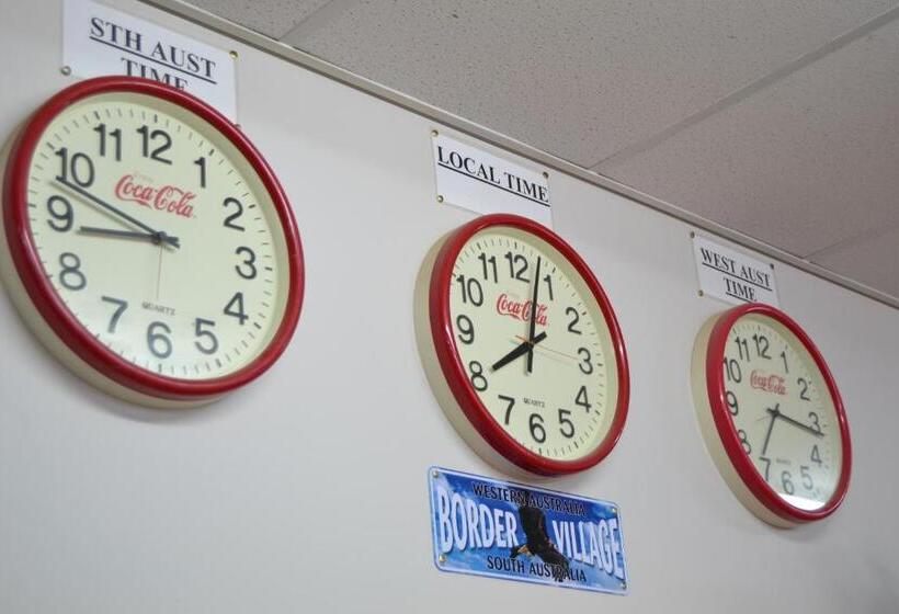 מוטל Border Village Roadhouse