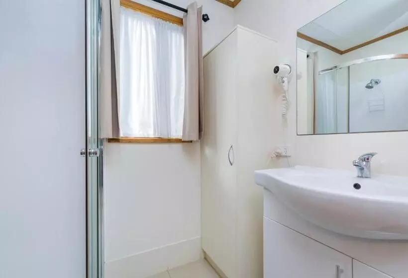 Motelli Border Village Roadhouse