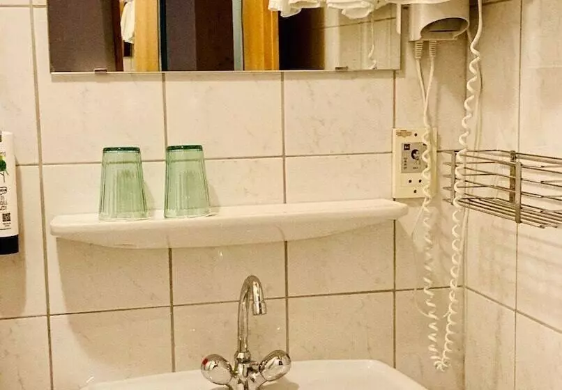 Zöchbauer Gästehaus   Hotel Garni