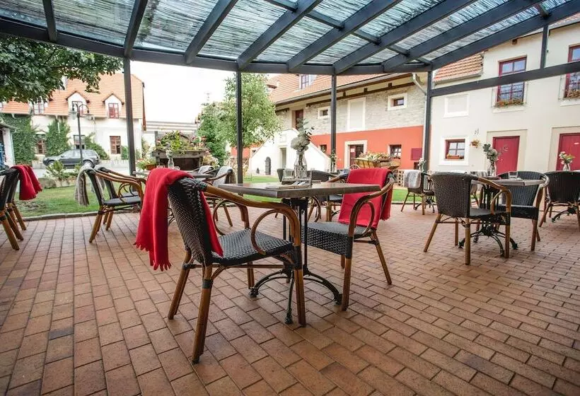 Aamiaismajoitus (B&B) Dvur Hoffmeister