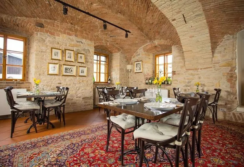 Aamiaismajoitus (B&B) Dvur Hoffmeister