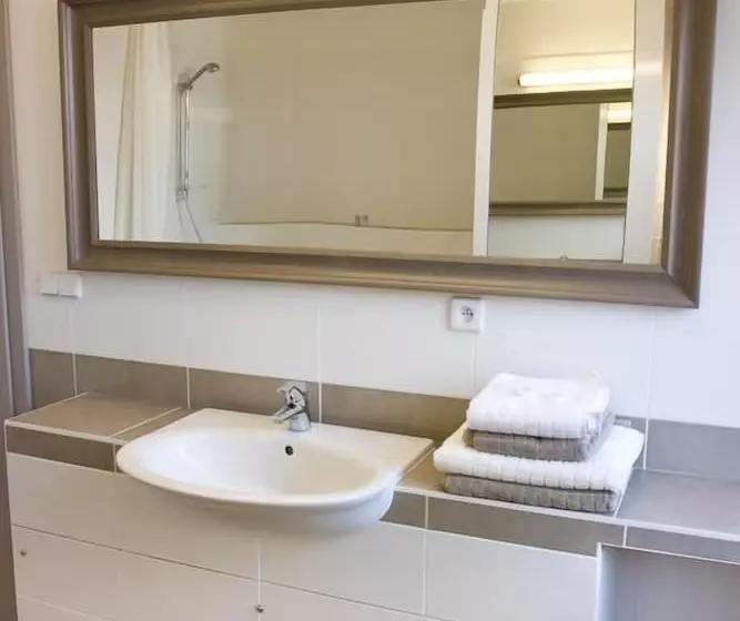 Aamiaismajoitus (B&B) Dvur Hoffmeister