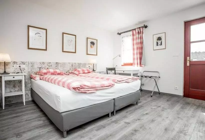 Aamiaismajoitus (B&B) Dvur Hoffmeister