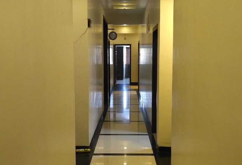 فندق Everest Inn