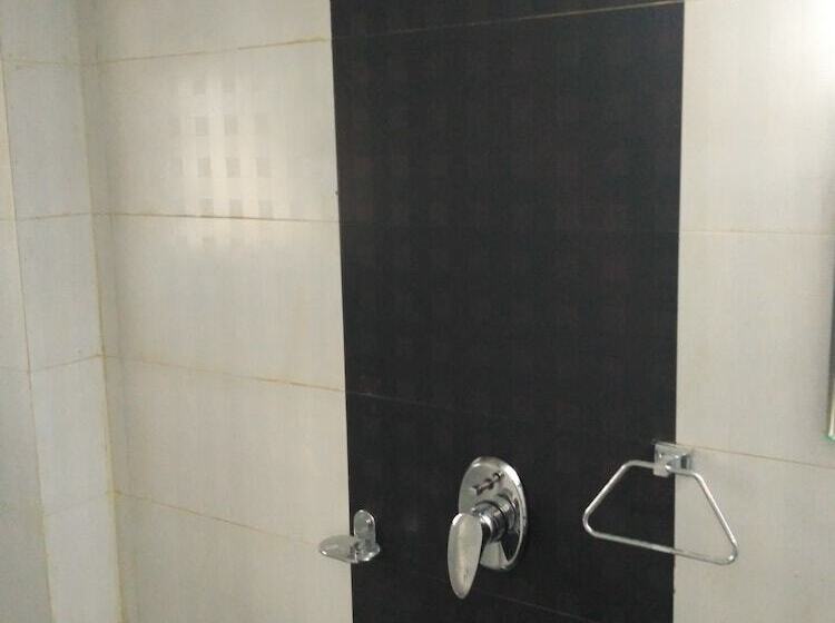 فندق Everest Inn