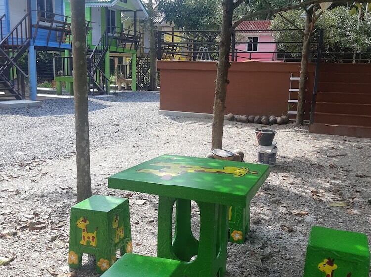 בית מלון כפרי Makwan Resort Rayong