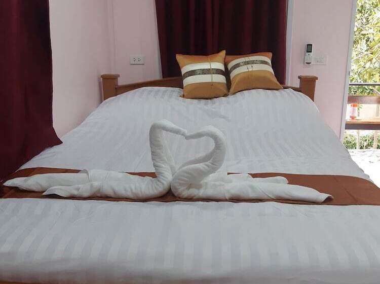 בית מלון כפרי Makwan Resort Rayong