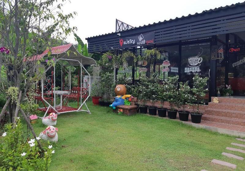 בית מלון כפרי Makwan Resort Rayong