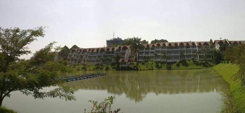 בית מלון כפרי Mountainpark Switzerland Resort