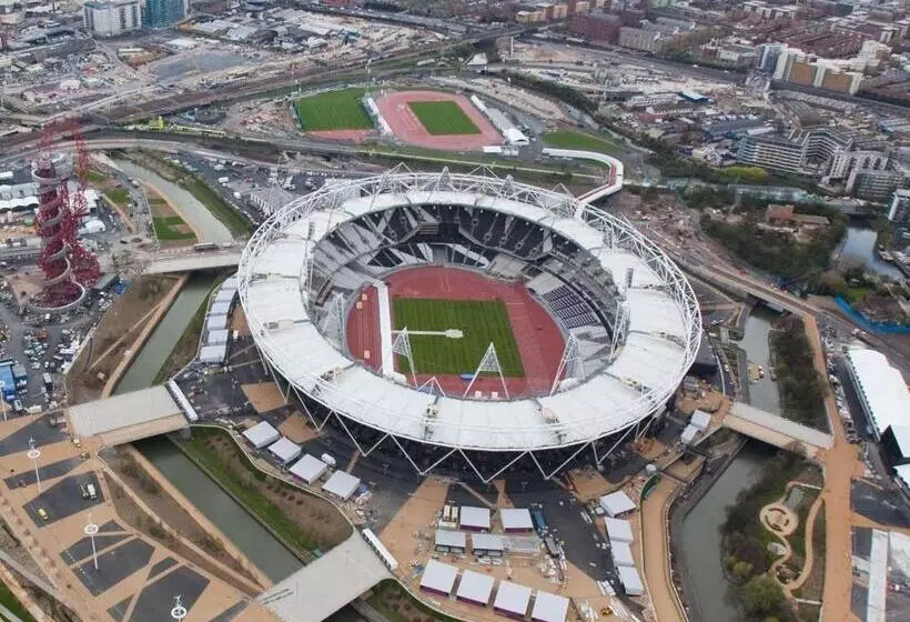 ホテル Snoozebox Olympic Park