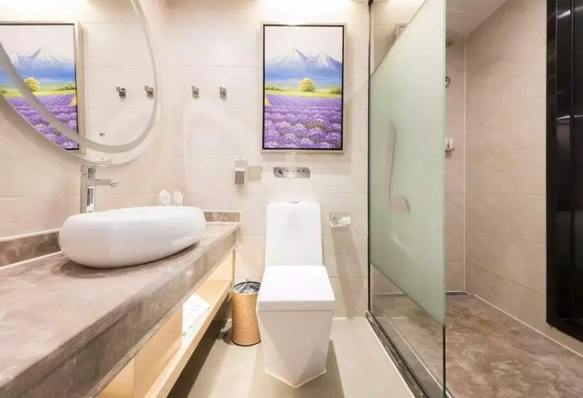 Lavande Hotel Heyuan Wanlong City
