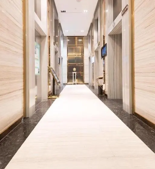 Lavande Hotel Heyuan Wanlong City