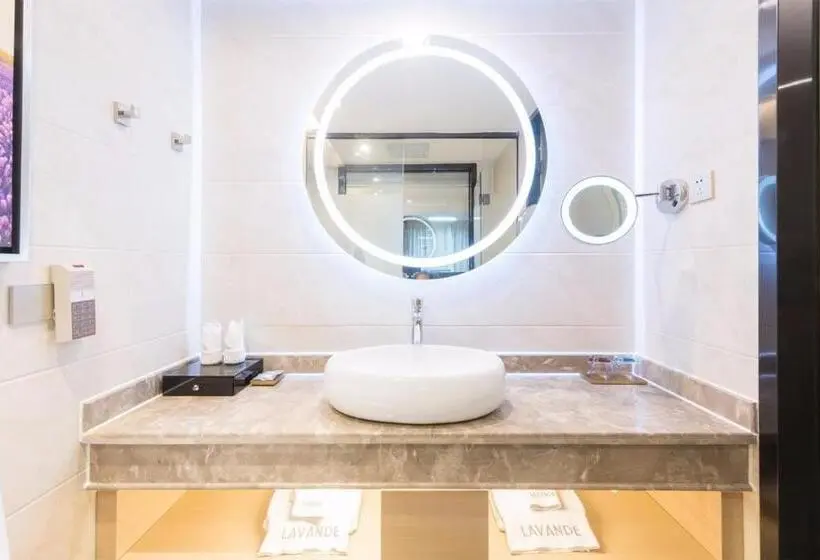 Lavande Hotel Heyuan Wanlong City