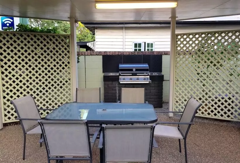 モーテル Country Gardens Motor Inn