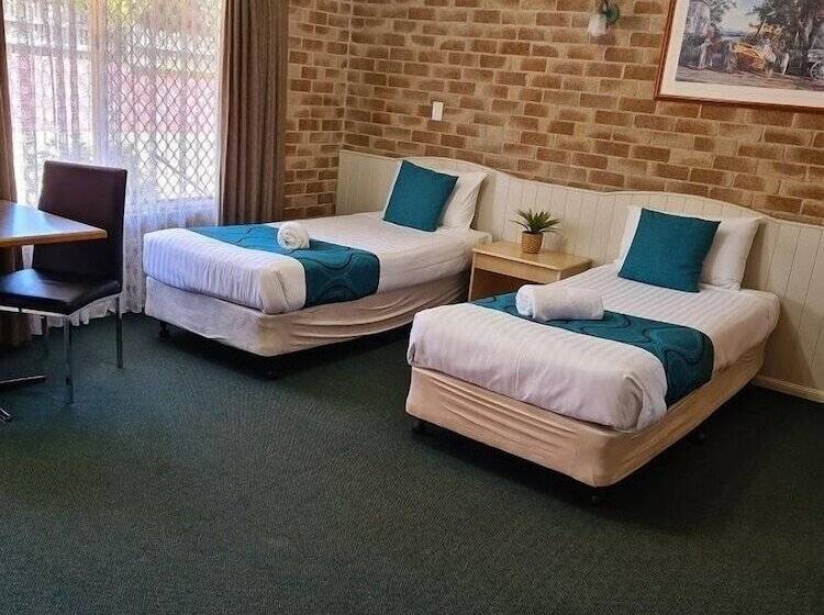 모텔 Country Gardens Motor Inn