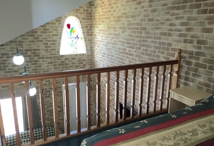 모텔 Country Gardens Motor Inn