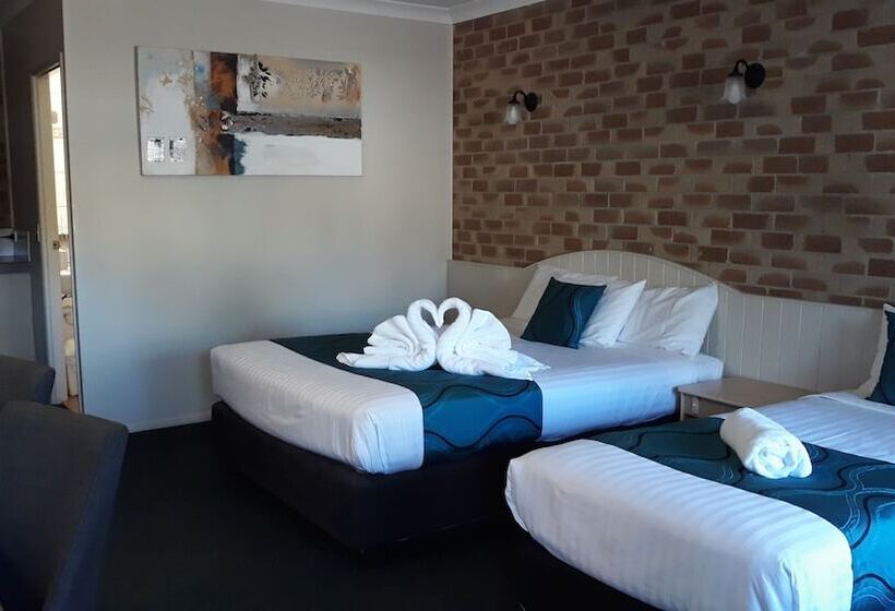 모텔 Country Gardens Motor Inn