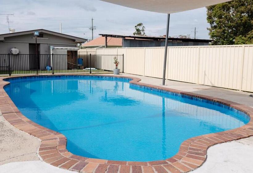 Мотель Starline Motor Inn