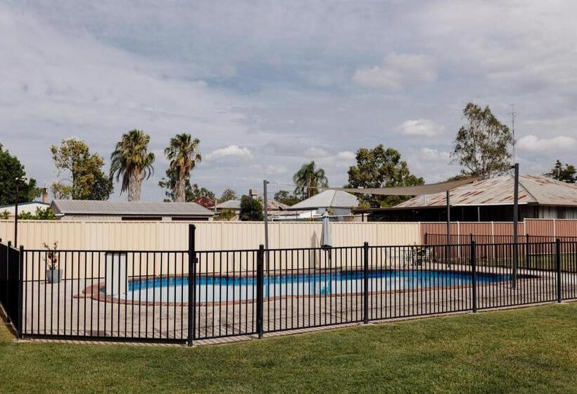 Мотель Starline Motor Inn