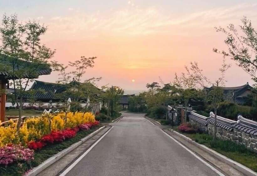 Navillera Hanok Pension