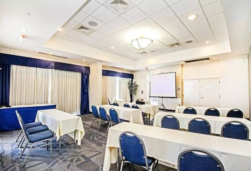 هتل Bay Watch Resort