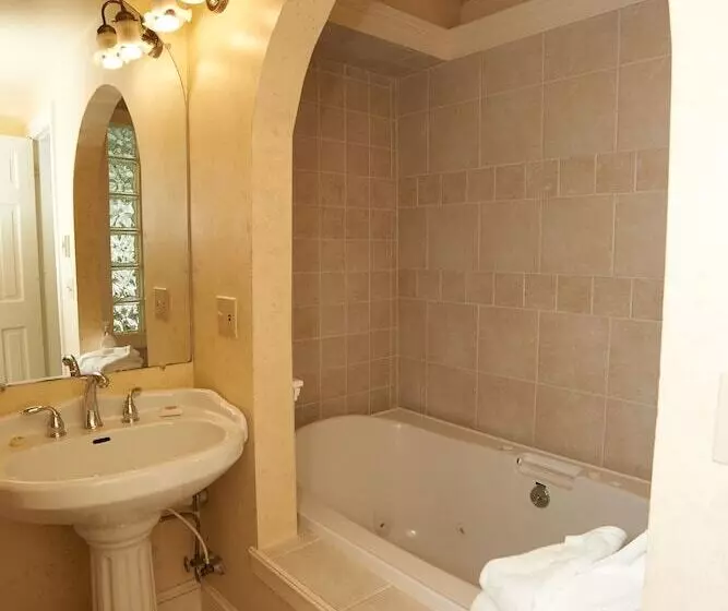 酒店 Belfry Inn And Bistro