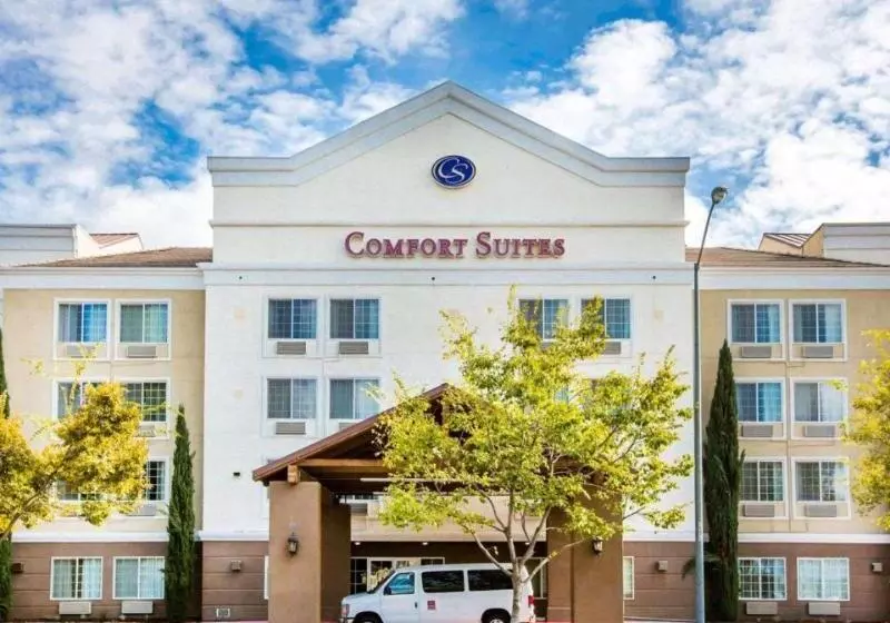 호텔 Comfort Suites