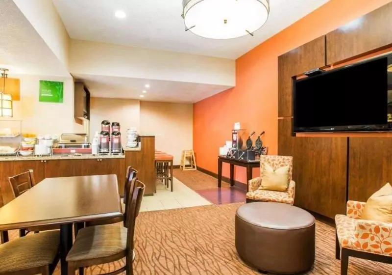 호텔 Comfort Suites