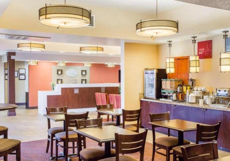 فندق Comfort Suites