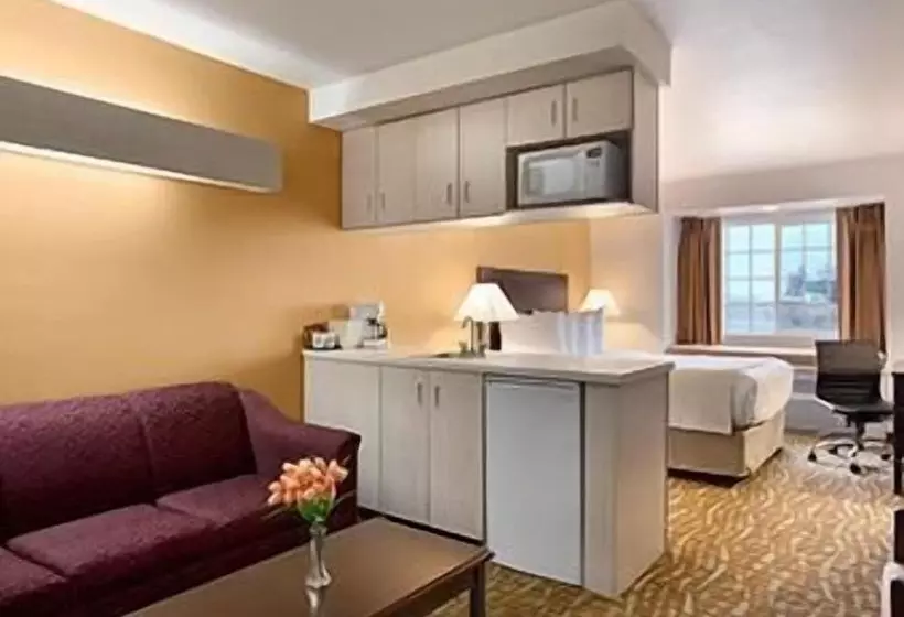 هتل Days Inn & Suites By Wyndham Spokane Airport Airway Heights