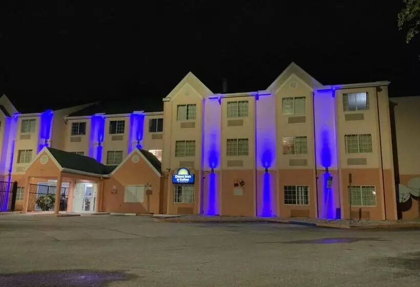 Otel Days Inn & Suites By Wyndham Tampa / Raymond James Stadium