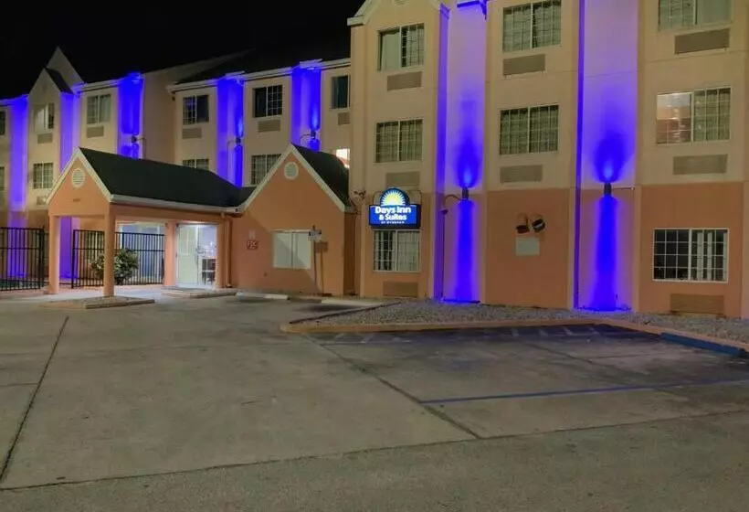 Otel Days Inn & Suites By Wyndham Tampa / Raymond James Stadium