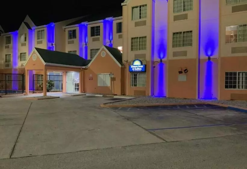 Otel Days Inn & Suites By Wyndham Tampa / Raymond James Stadium