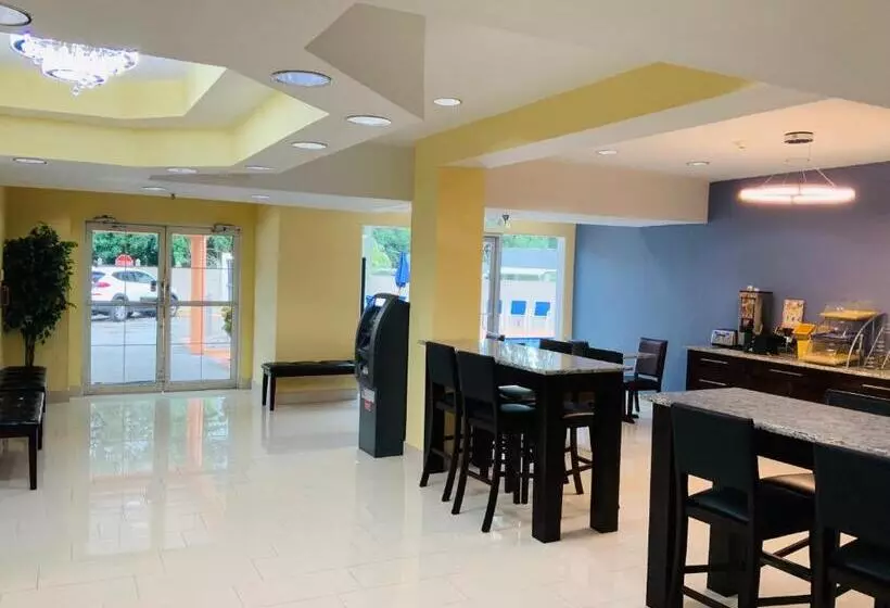 Otel Days Inn & Suites By Wyndham Tampa / Raymond James Stadium