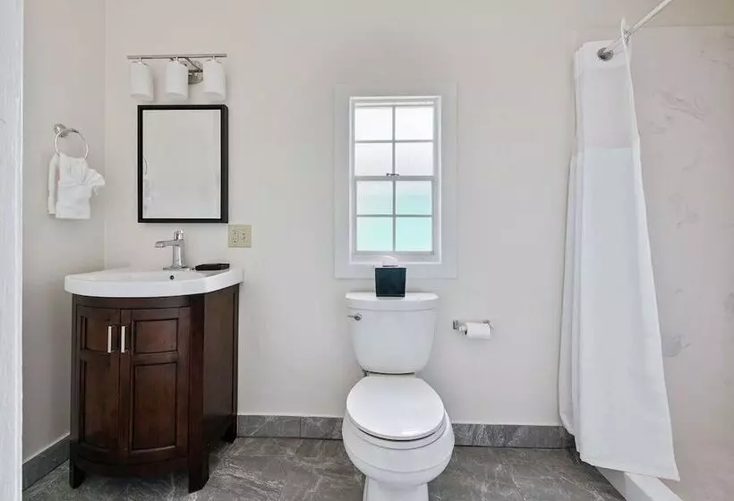 Отель Historic Streetcar Inn