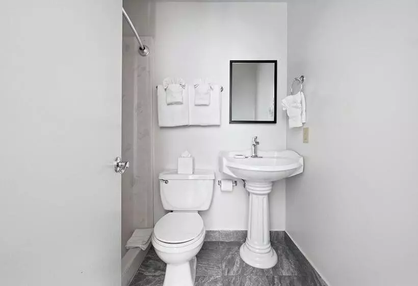 Отель Historic Streetcar Inn