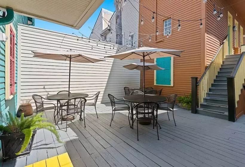 Отель Historic Streetcar Inn