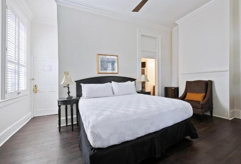 فندق Historic Streetcar Inn